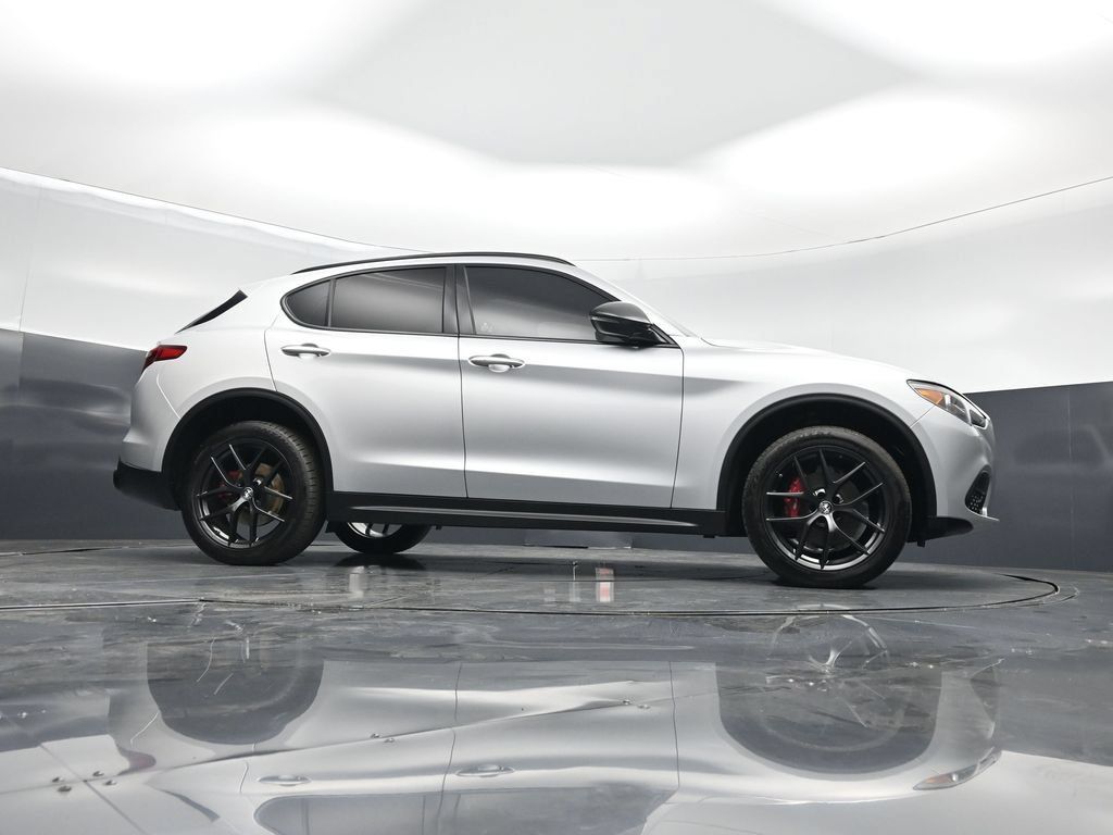 Used 2020 Alfa Romeo Stelvio w/ Nero Edizione RWD image 44