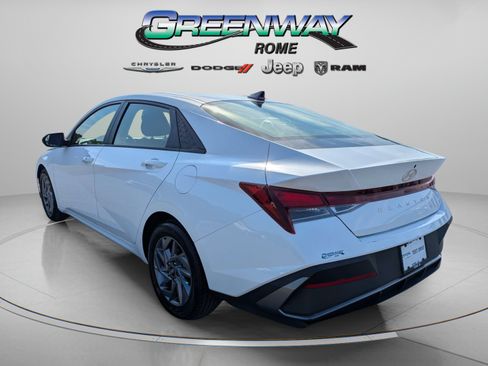 Used 2024 Hyundai Elantra SEL FWD image 5