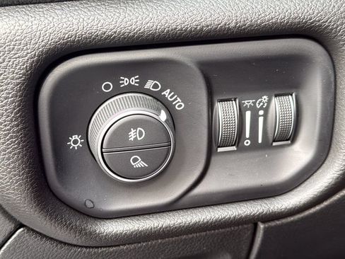 Used 2024 RAM 1500 Laramie AWD/4WD image 11