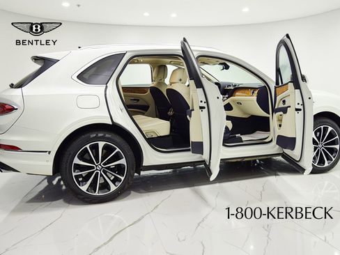 Used 2024 Bentley Bentayga AWD/4WD image 13