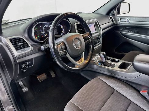 Used 2020 Jeep Grand Cherokee Laredo AWD/4WD image 9