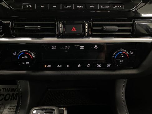 Used 2025 Nissan Pathfinder SL image 27