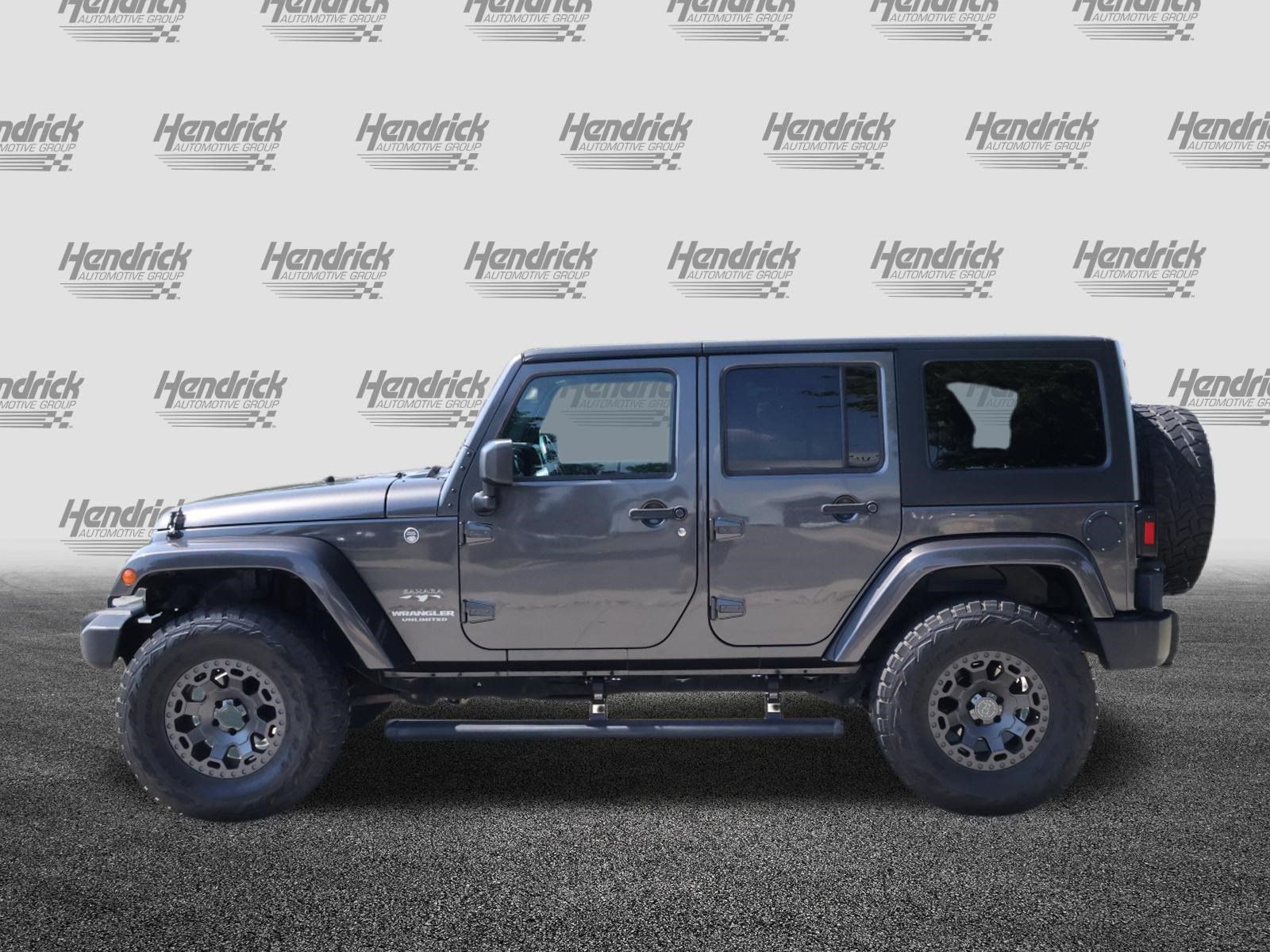Used 2017 Jeep Wrangler Unlimited Sahara w/ Connectivity Group AWD/4WD image 6