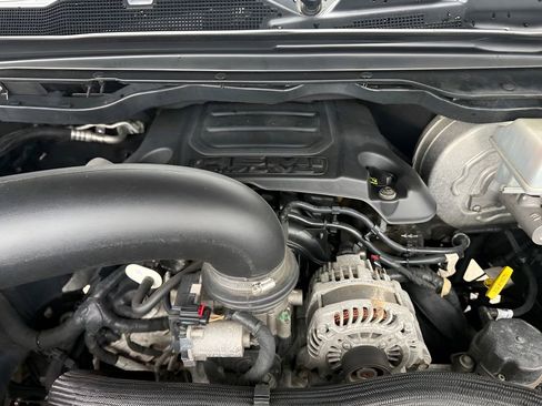 Used 2019 RAM 1500 Laramie AWD/4WD image 30
