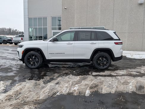 New 2026 Jeep Grand Cherokee Altitude image 3