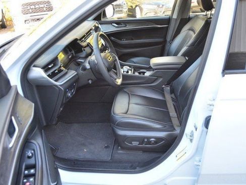 Used 2023 Jeep Grand Cherokee 4WD 4xe w/ Luxury Tech Group II image 17