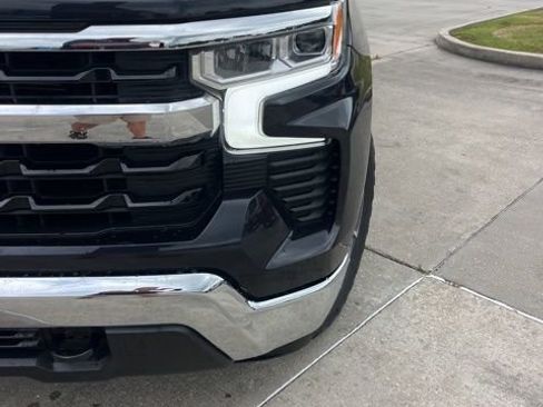 Used 2022 Chevrolet Silverado 1500 LT AWD/4WD image 14