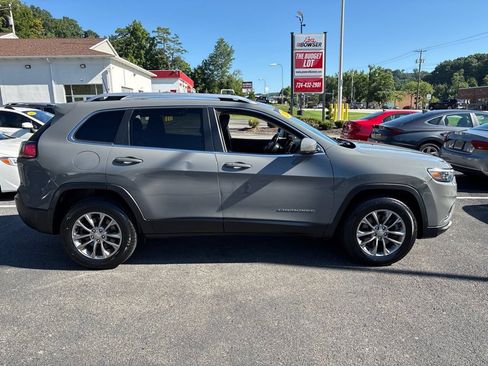 Used 2019 Jeep Cherokee Latitude Plus w/ Cold Weather Group AWD/4WD image 6