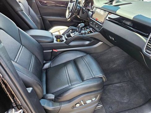 Used 2020 Porsche Cayenne AWD/4WD image 19