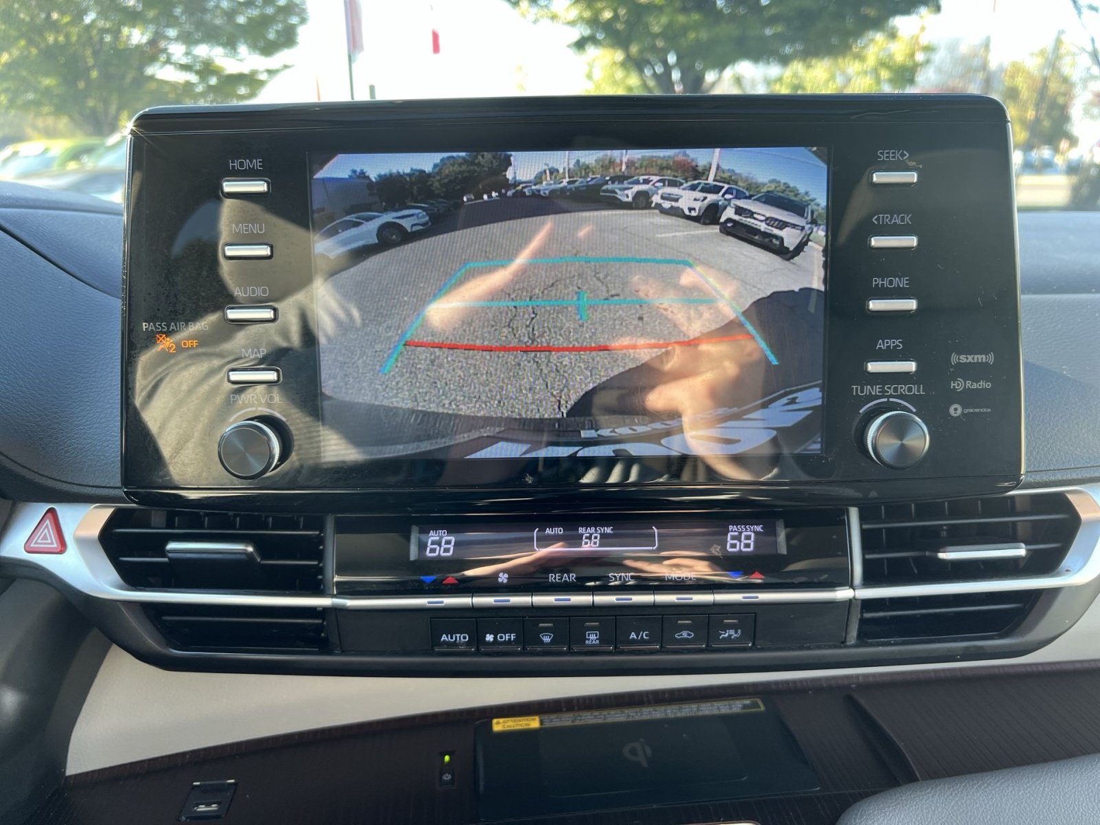 Used 2022 Toyota Sienna LE w/ LE Plus Package AWD/4WD image 19