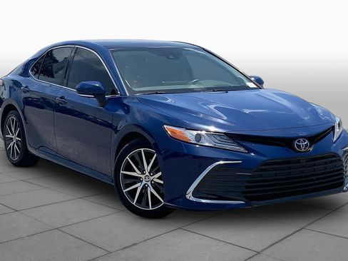 Used 2024 Toyota Camry XLE w/ Navigation Package FWD image 3