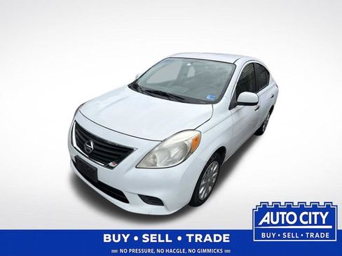 Used 2012 Nissan Versa SV w/ Convenience Pkg FWD image 2