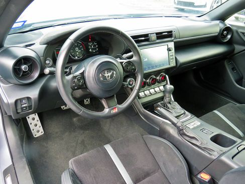 Used 2024 Toyota GR86 Premium image 12