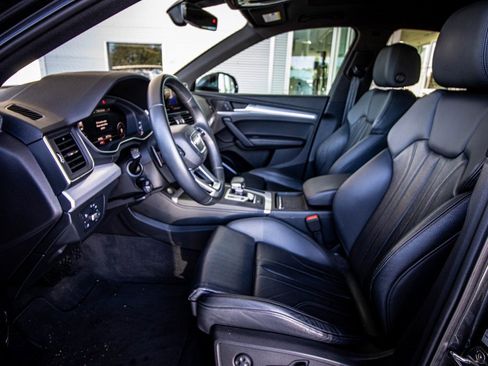 Used 2020 Audi Q5 2.0T Titanium Premium Plus w/ Premium Plus Package image 27