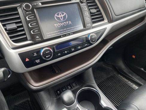 Used 2019 Toyota Highlander Limited Platinum image 21