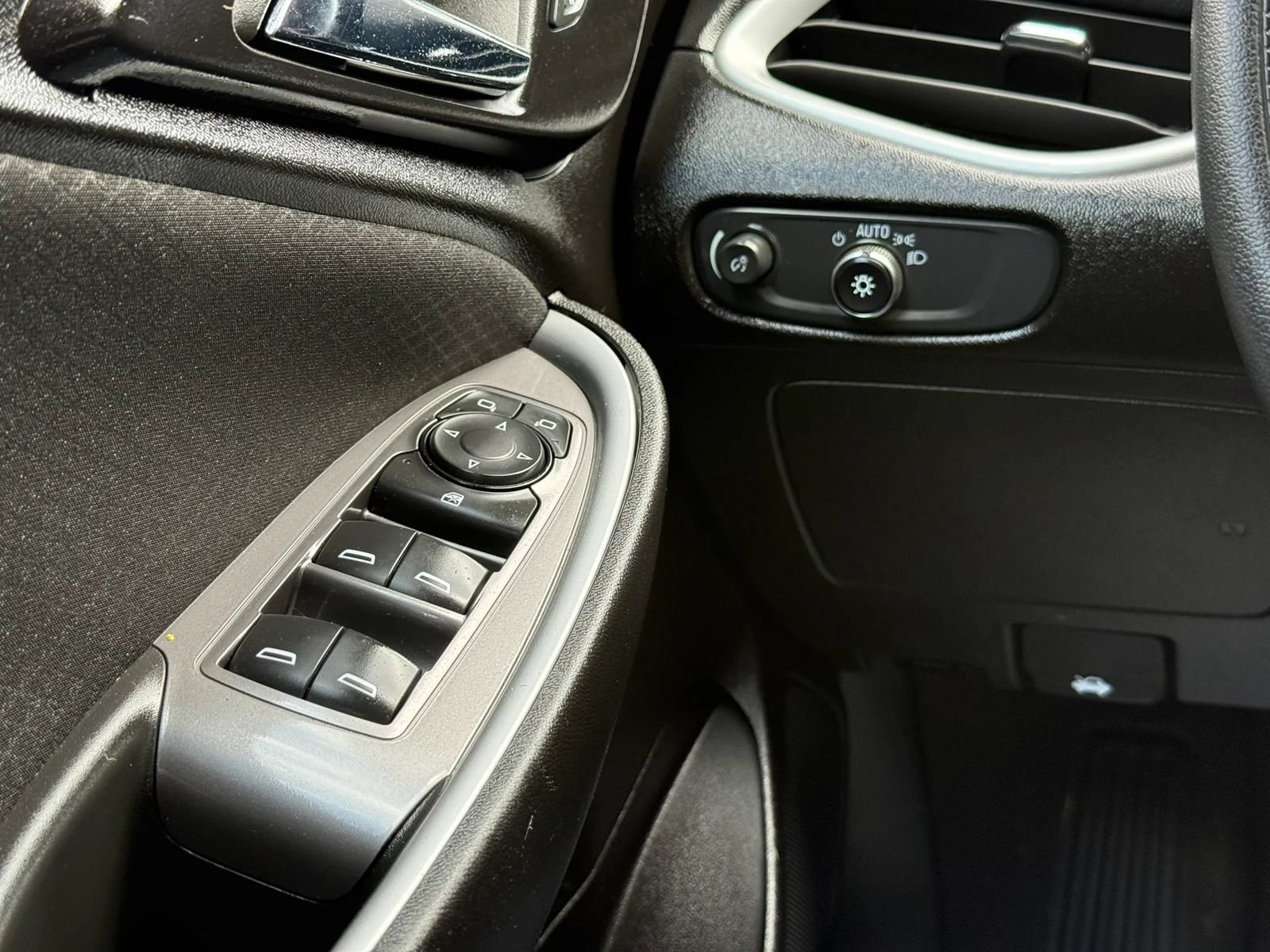 Used 2024 Chevrolet Malibu LS FWD image 25