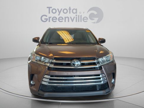 Used 2019 Toyota Highlander Limited Platinum FWD image 9