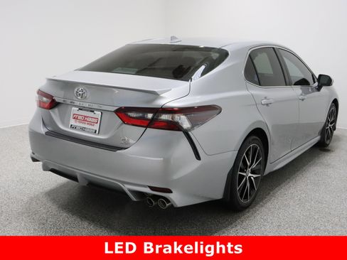 Used 2022 Toyota Camry SE image 7