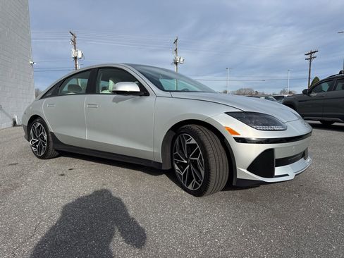 Used 2025 Hyundai Ioniq 6 Limited image 3