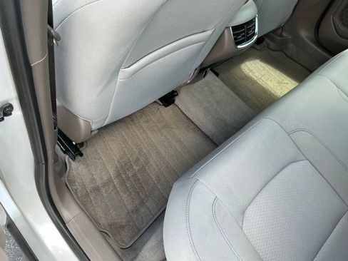 Used 2017 Chevrolet Malibu LT FWD image 19