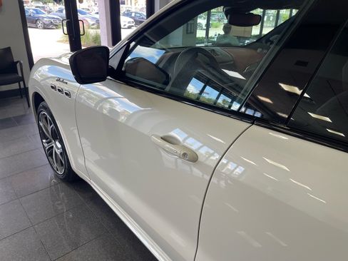 Used 2022 Maserati Levante Modena AWD/4WD image 13