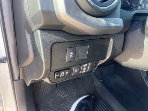 Used 2022 Toyota Tacoma TRD Off-Road image 18