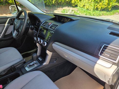 Used 2017 Subaru Forester 2.5i Premium AWD/4WD image 18