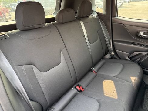 Used 2023 Jeep Renegade Latitude AWD/4WD image 21