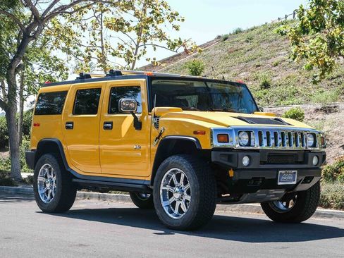 Used 2004 HUMMER H2 w/ Chrome Appearance Package image 8