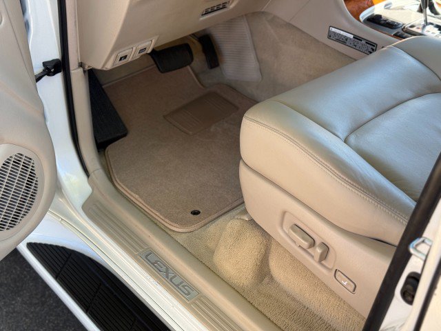 Used 2004 Lexus LX 470 4WD image 16