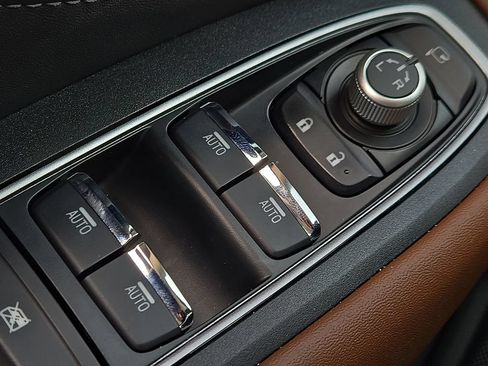 Certified 2025 Subaru Outback Touring XT AWD/4WD image 18