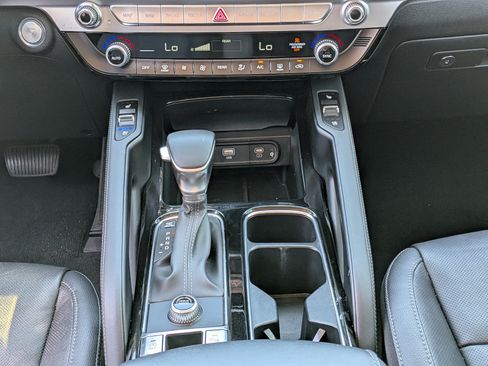 Used 2024 Kia Telluride EX w/ EX Captain's Chair Package FWD image 22