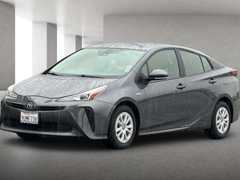 Used 2021 Toyota Prius LE image 8