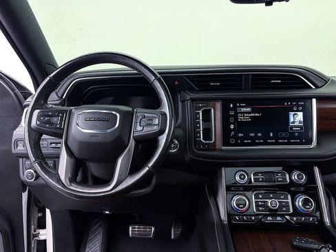 Used 2023 GMC Yukon XL Denali Ultimate AWD/4WD image 10