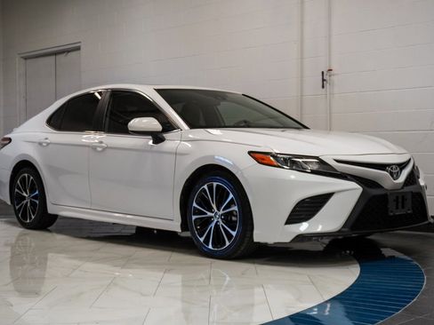 Used 2020 Toyota Camry SE image 5
