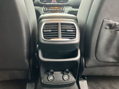 Used 2019 Hyundai Santa Fe SE image 33