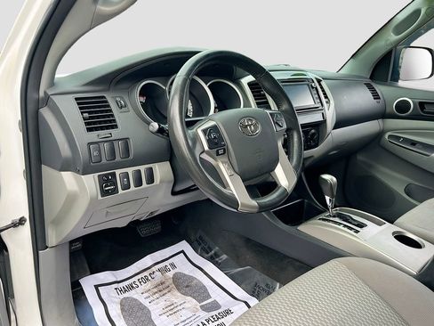 Used 2015 Toyota Tacoma PreRunner w/ SR5 Package RWD image 9