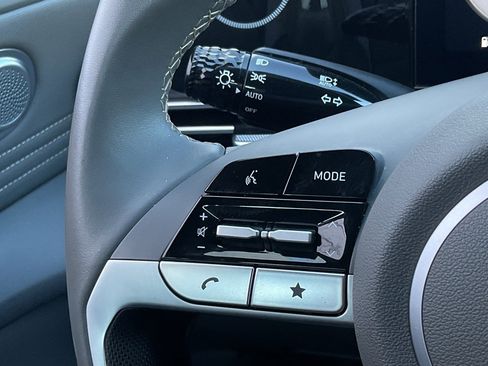 Used 2025 Hyundai Elantra SEL image 24