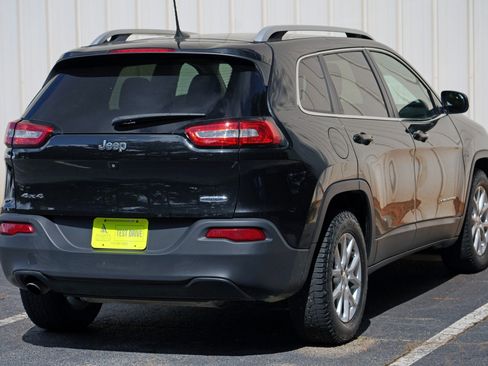 Used 2016 Jeep Cherokee Latitude w/ Cold Weather Group AWD/4WD image 51