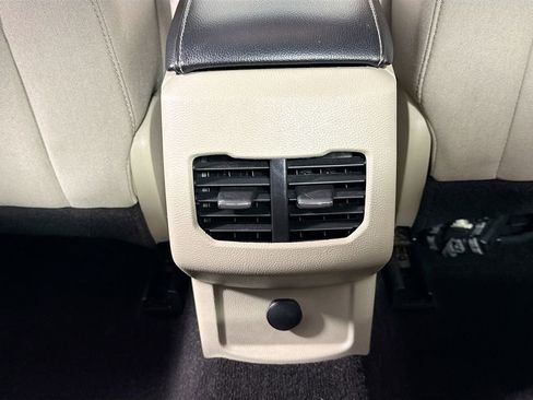 Used 2019 Ford Fusion SE image 29