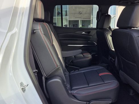 New 2026 Chevrolet Traverse RS w/ LPO, Floor Liner Package FWD image 24