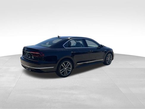 Used 2019 Volkswagen Passat 2.0T SE R-Line image 9