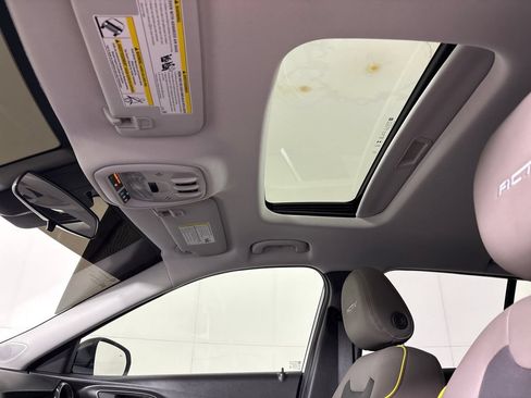 Used 2024 Chevrolet Trax ACTIV w/ Sunroof Package FWD image 33