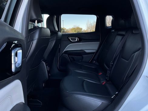 Used 2025 Jeep Compass Limited image 12