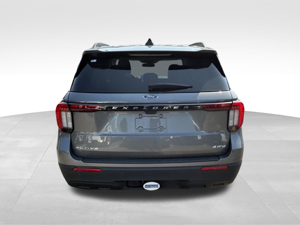 Used 2025 Ford Explorer Active AWD/4WD image 19