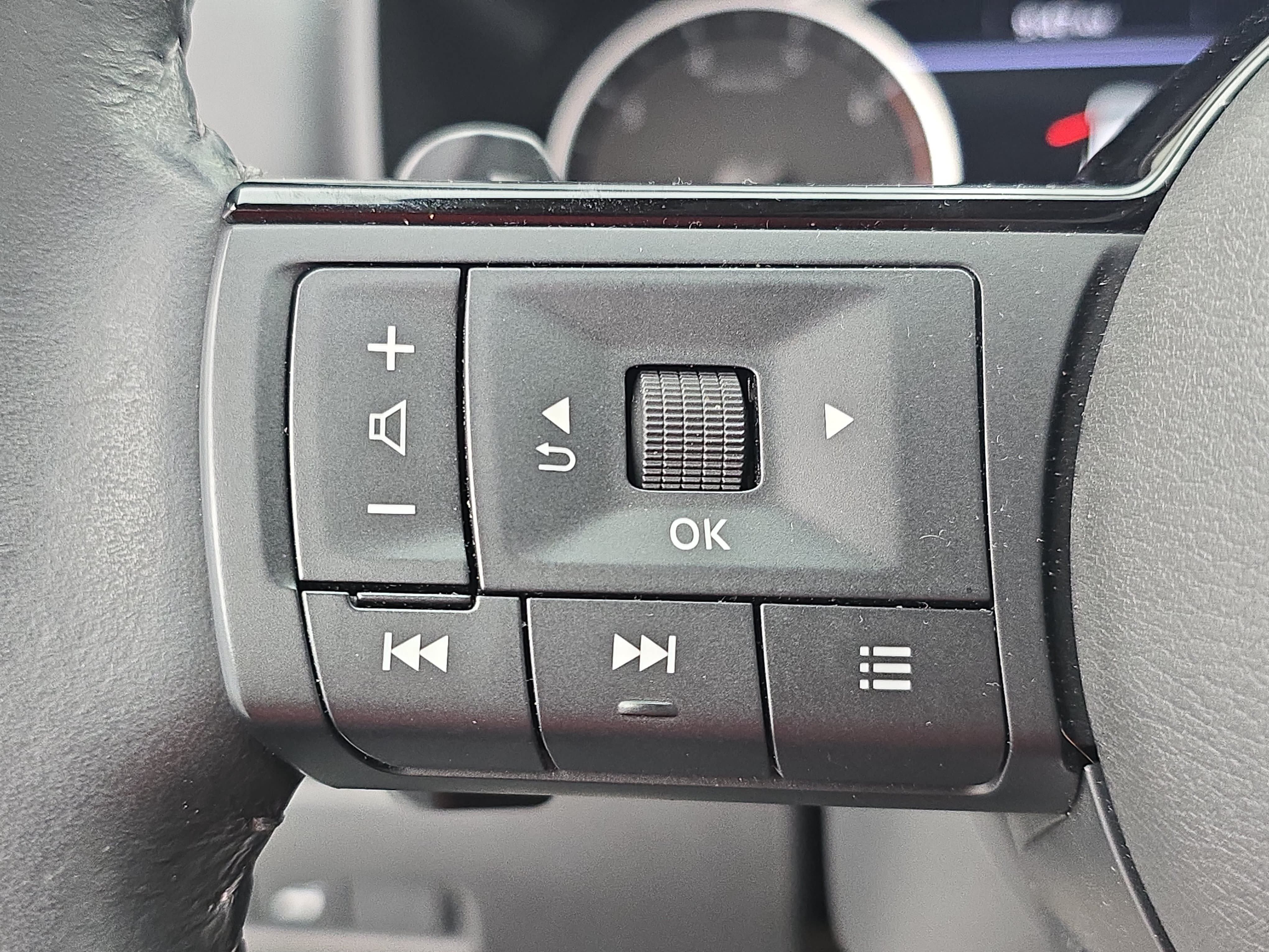 Certified 2023 Nissan Rogue SV w/ SV Premium B Package FWD image 17