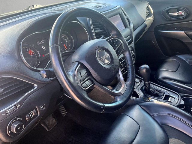Used 2019 Jeep Cherokee Latitude Plus w/ Comfort/Convenience Group FWD image 14