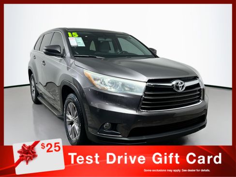 Used 2015 Toyota Highlander Plus FWD image 1