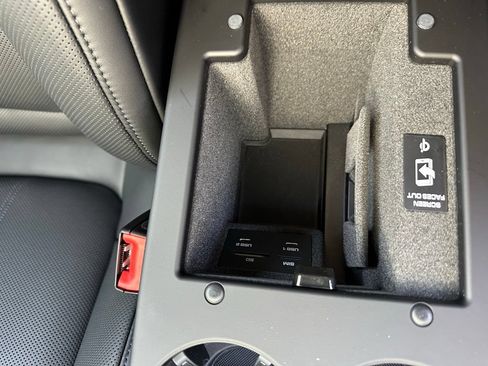 Certified 2026 Porsche Macan S AWD/4WD image 31