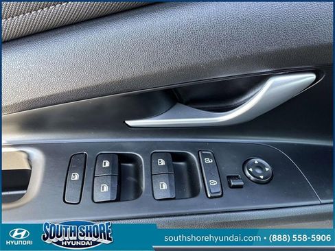 Certified 2023 Hyundai Elantra Limited w/ Preferred Accessory Package image 16